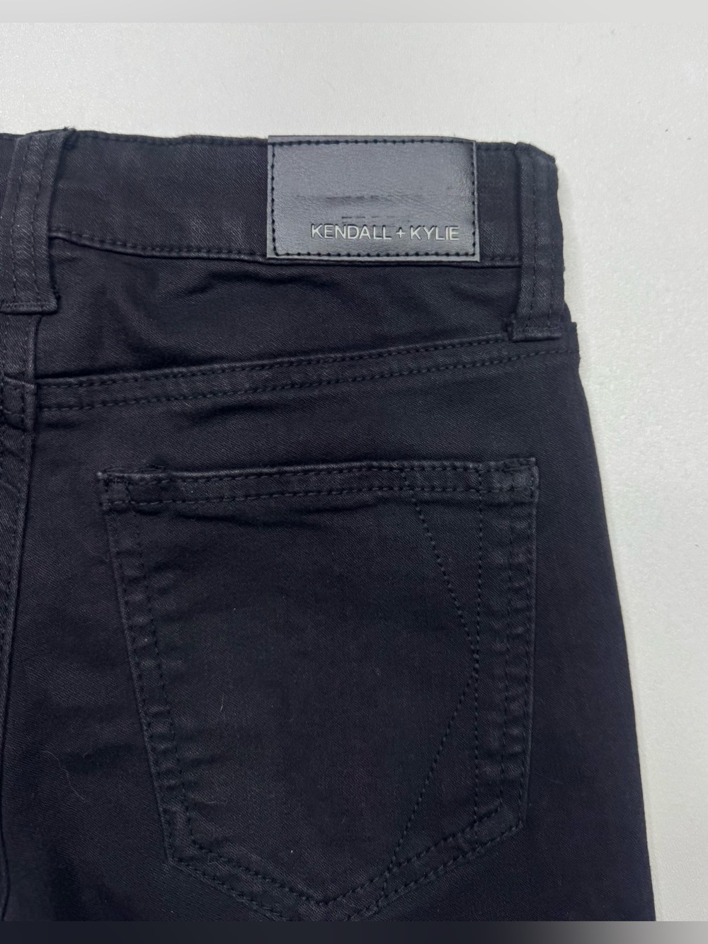 Kendall & Kylie 11in Stretch Black Jean Shorts Size 24/0 - Picture 8 of 10
